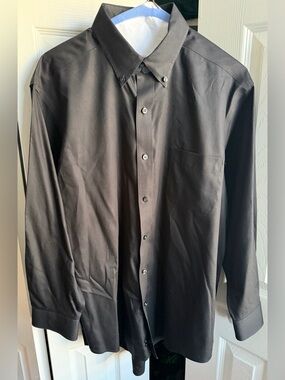 Men’s Black Button-Down Dress Shirt with Chest Pocket